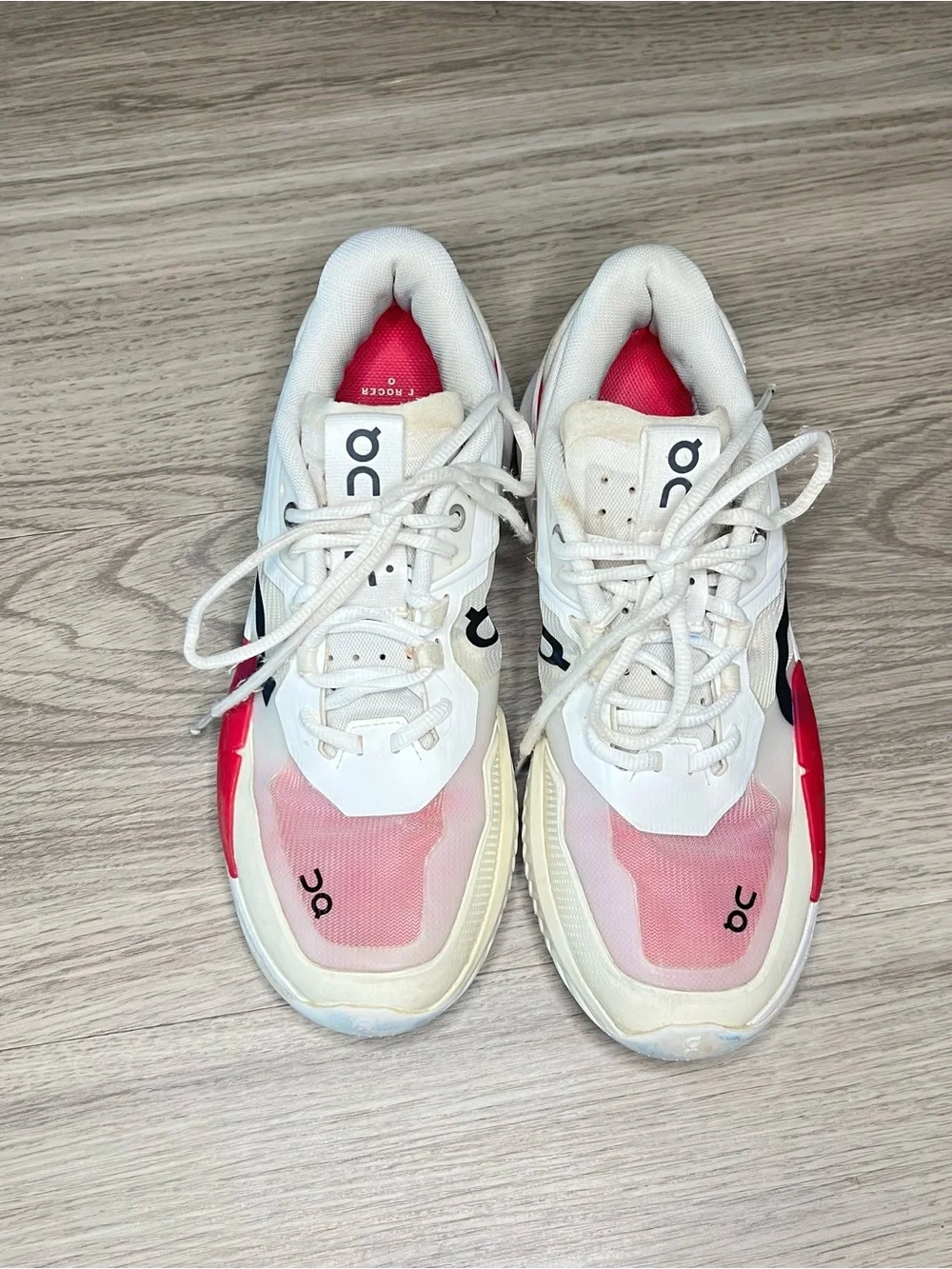 On Brand The Roger Pro 2 Federer White/Pink OC Sneakers Women's Sz 9 *Tiny Flaws